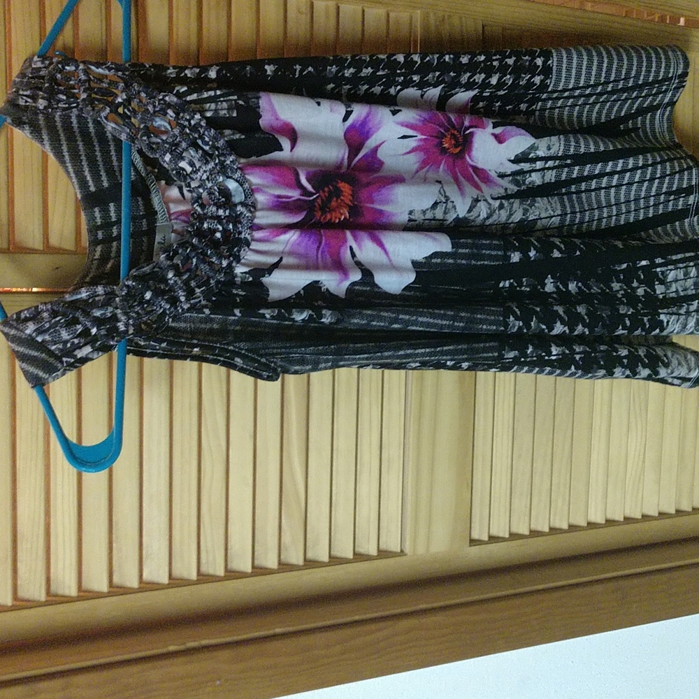 Isela Brand Black, Pink & White Floral Blouse-Size Small-NWOT
